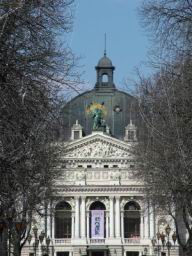 Promenada Wałów Hetmańskich, Aleja Wolności zamknięta gmachem Teatru Wielkiego, budynek opery Lwowskiej i fragment prospektu Swobody, Lviv Opera House