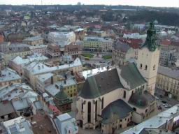 Widok z wieży ratuszowej na Katedrę Łacińską
