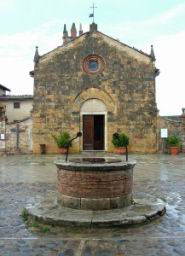 Piazza principale di Monteriggioni, santa maria assunta church