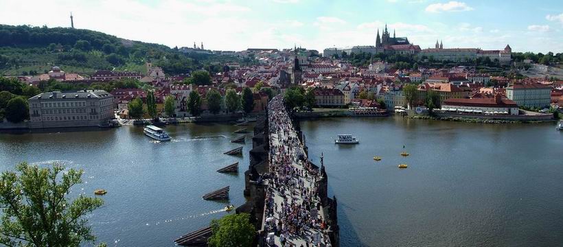 Panorama di Praga con il Ponte Carlo