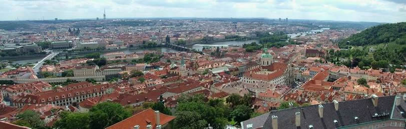Panorama di Praga con il Ponte Carlo