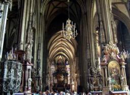 Inside Stephansdom, wnetrze katedry świętego Szczepana w Wiedniu