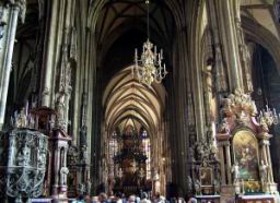 Inside Stephansdom, wnetrze katedry witego Szczepana w Wiedniu